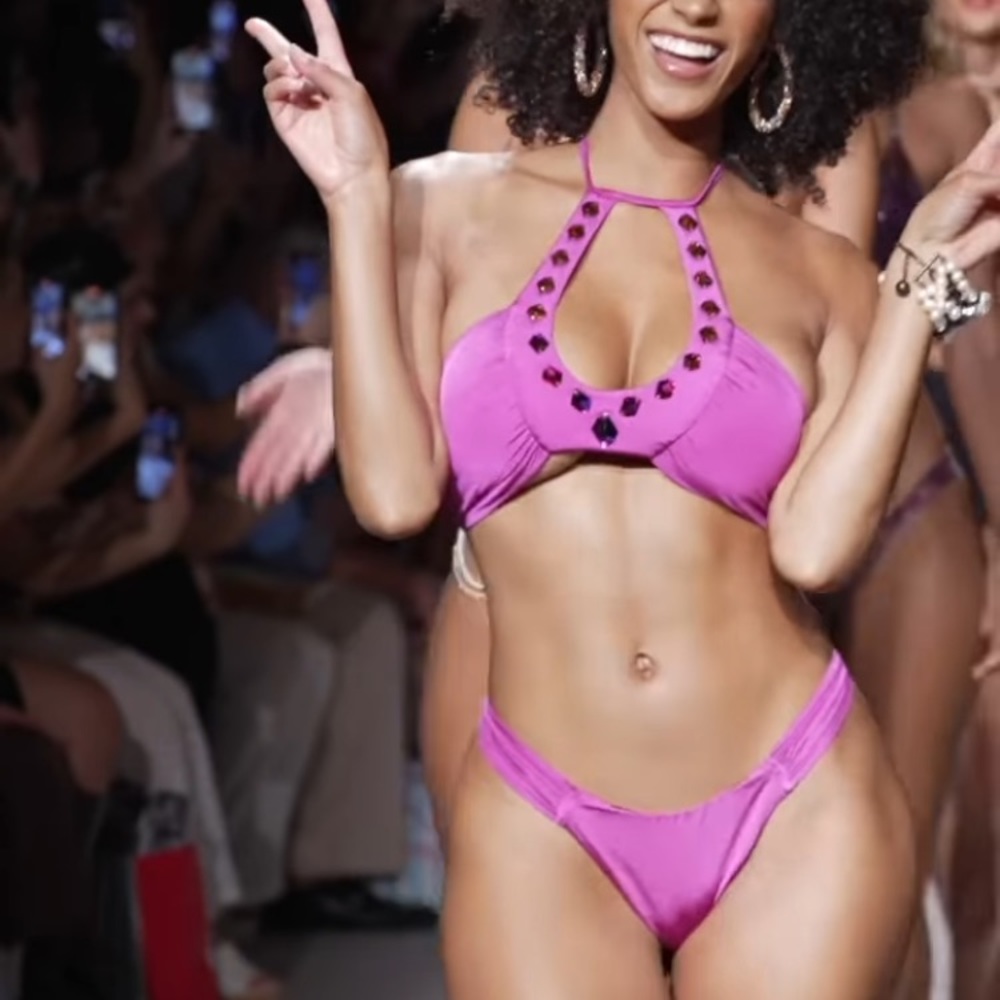 Beach Bunny swimsuit with Crystal elements brand new Size M